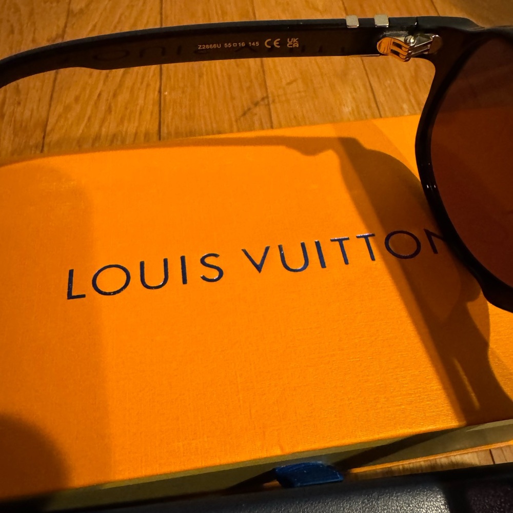 New in box - LV aviators - Picture 7 of 8